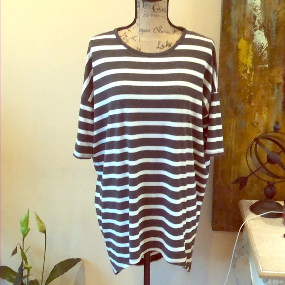 LulaRoe Irma tunic top